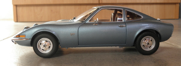 minichamps_opel_gt_1972_1-18_blue_7.JPG