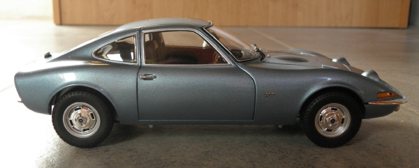 minichamps_opel_gt_1972_1-18_blue_8.JPG