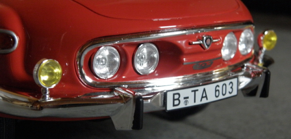BoS Tatra 603 1-18 red-white (8).JPG