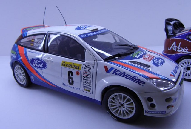 ford_focus_mk1_wrc_autoart_1-18.jpg