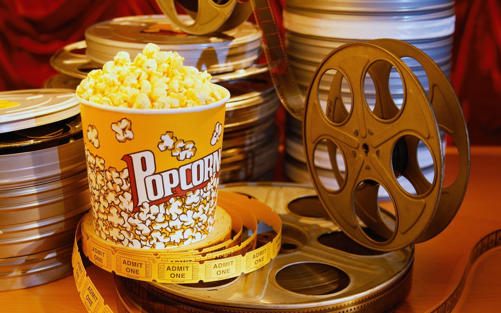 7036164-popcorn-movie.jpg