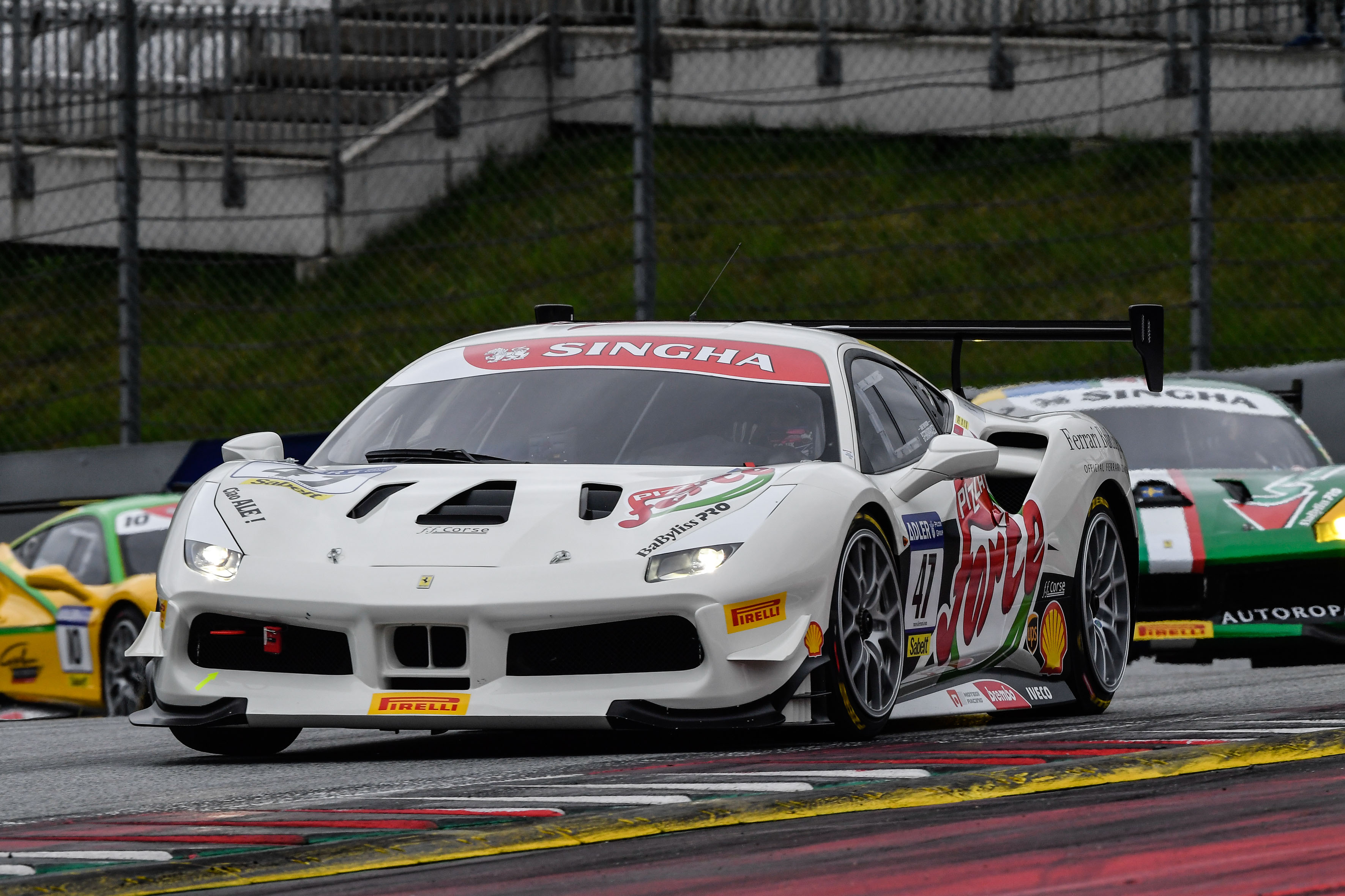 A Ferrari Budapest visszatért a versenysorozatba és győzelmet aratott