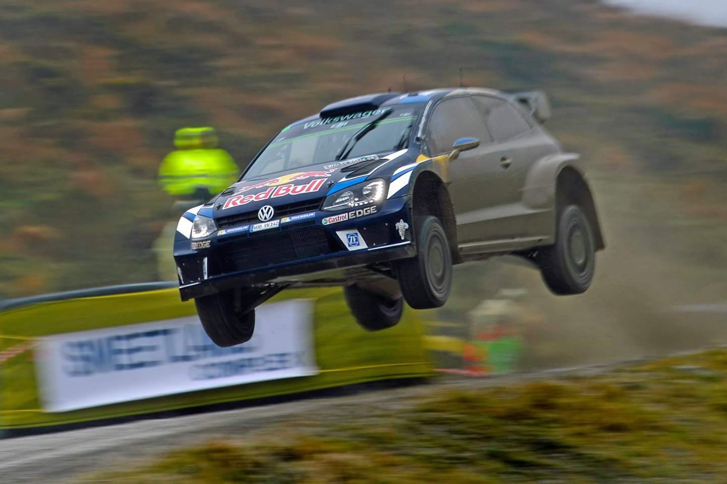 Sébastien Ogierék nyerték a WRC Wales Rally GB-t