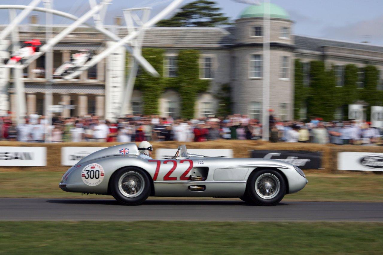 sir-stirling-moss-is-reunited-with-mercedes-benz-300-slr-722.jpg