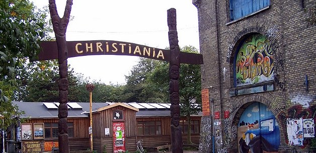 61369-ozgur-kasaba-christiania-kapilarini-kapatti.jpg