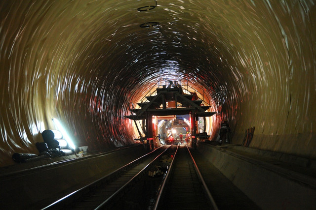 goothard-tunnel1-640x427-c.jpg