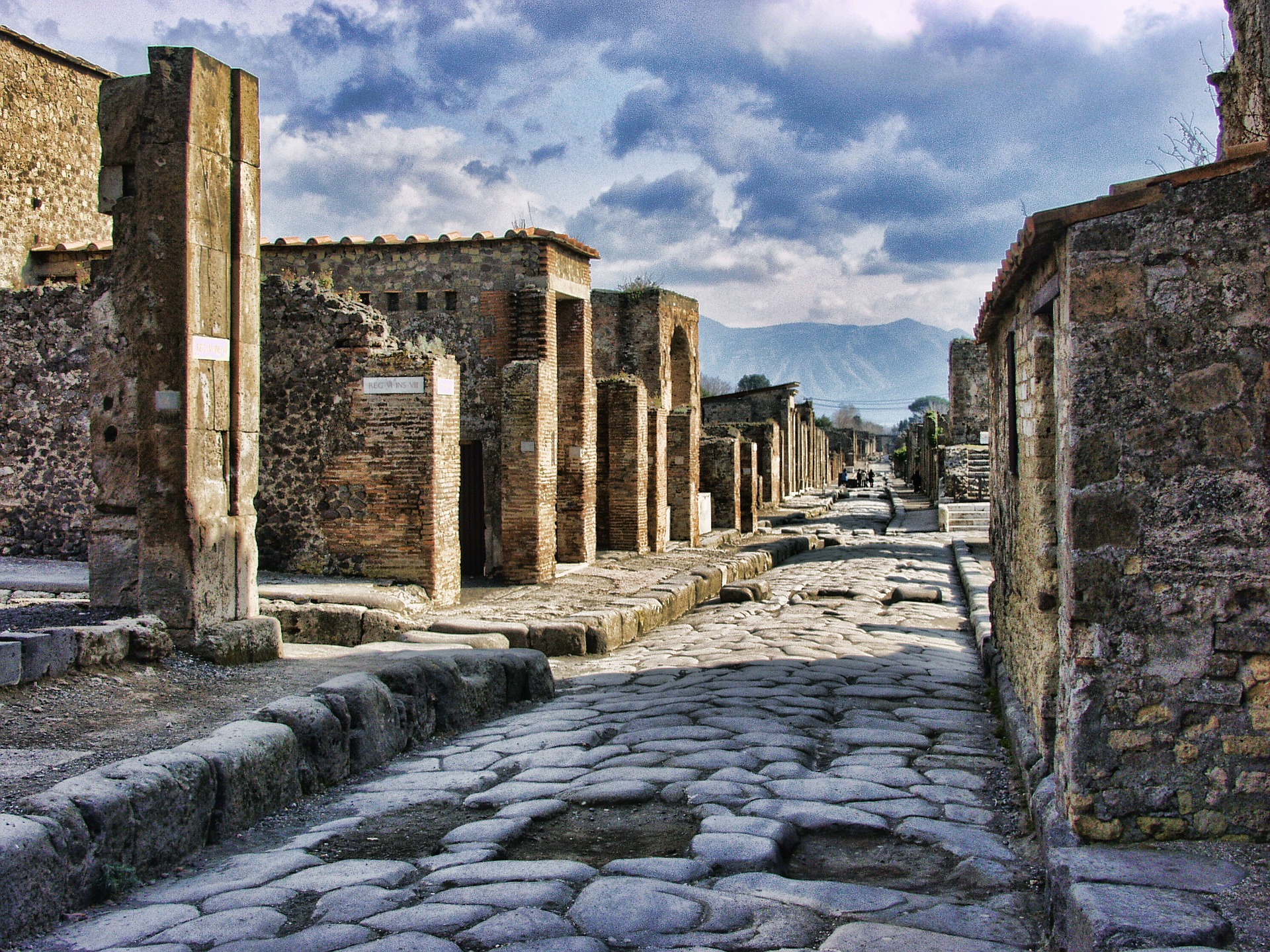 pompeii-2375135_1920.jpg