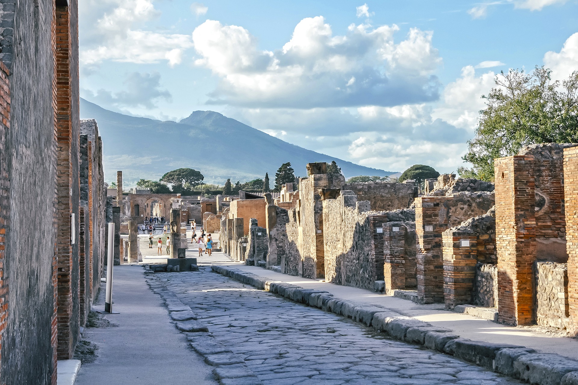 pompeii-4053847_1920.jpg