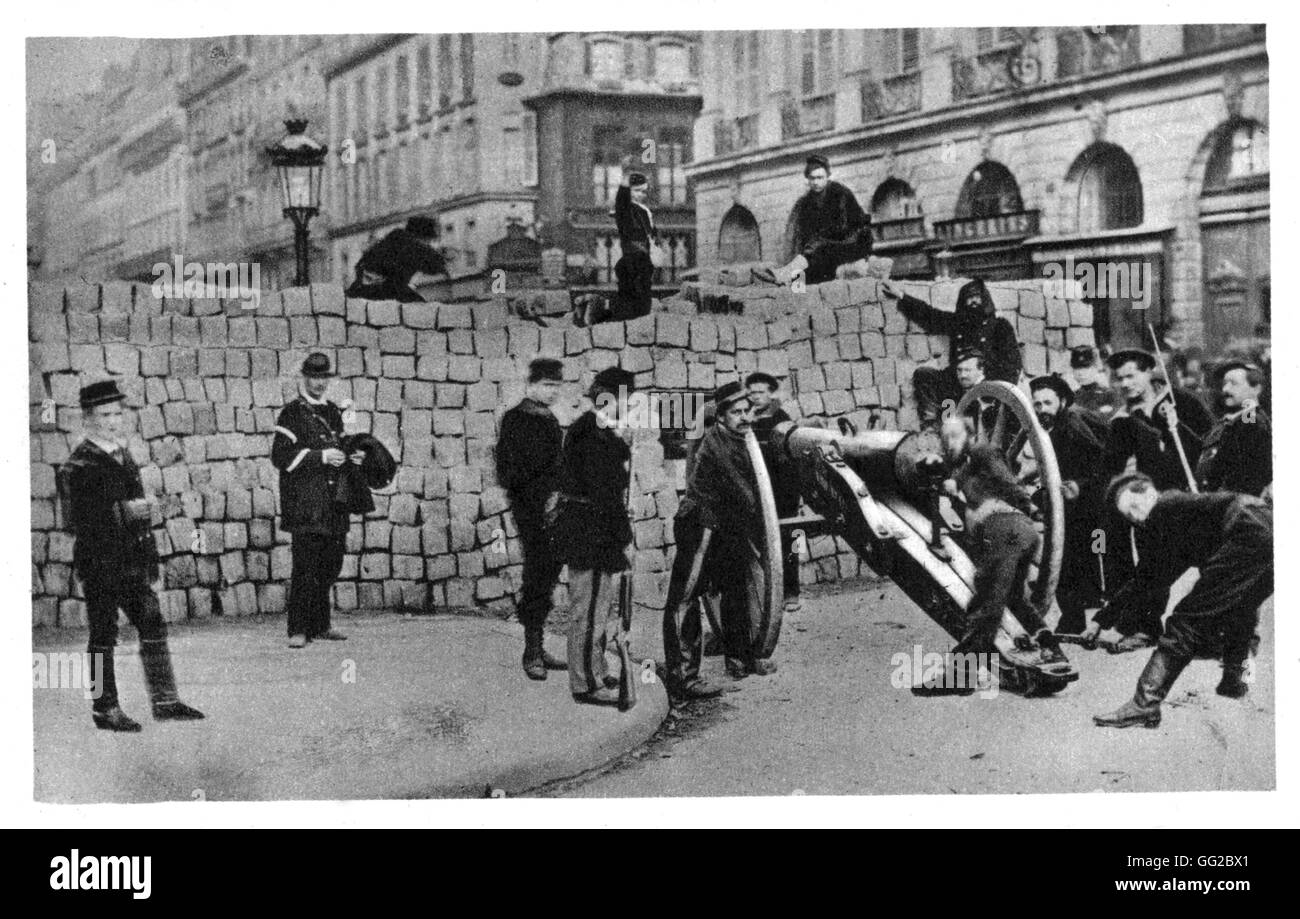 11_the-paris-commune-barricade-in-the-rue-de-la-paix-1871-france-gg2bx1.jpg