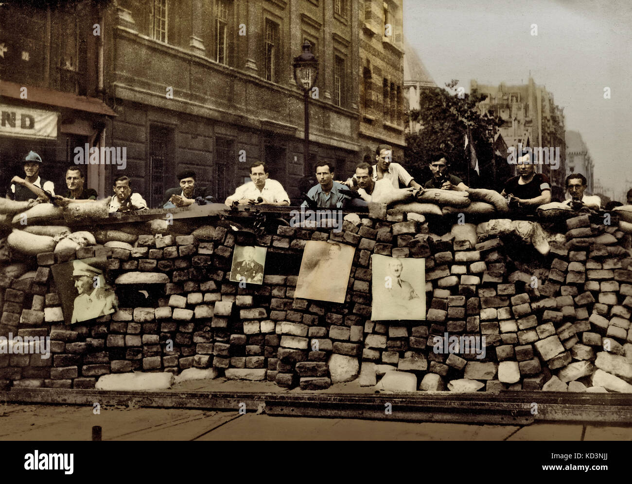 13_wwii-paris-liberation-1944-barricades-at-rue-saint-jacques-paris-men-kd3njj.jpg