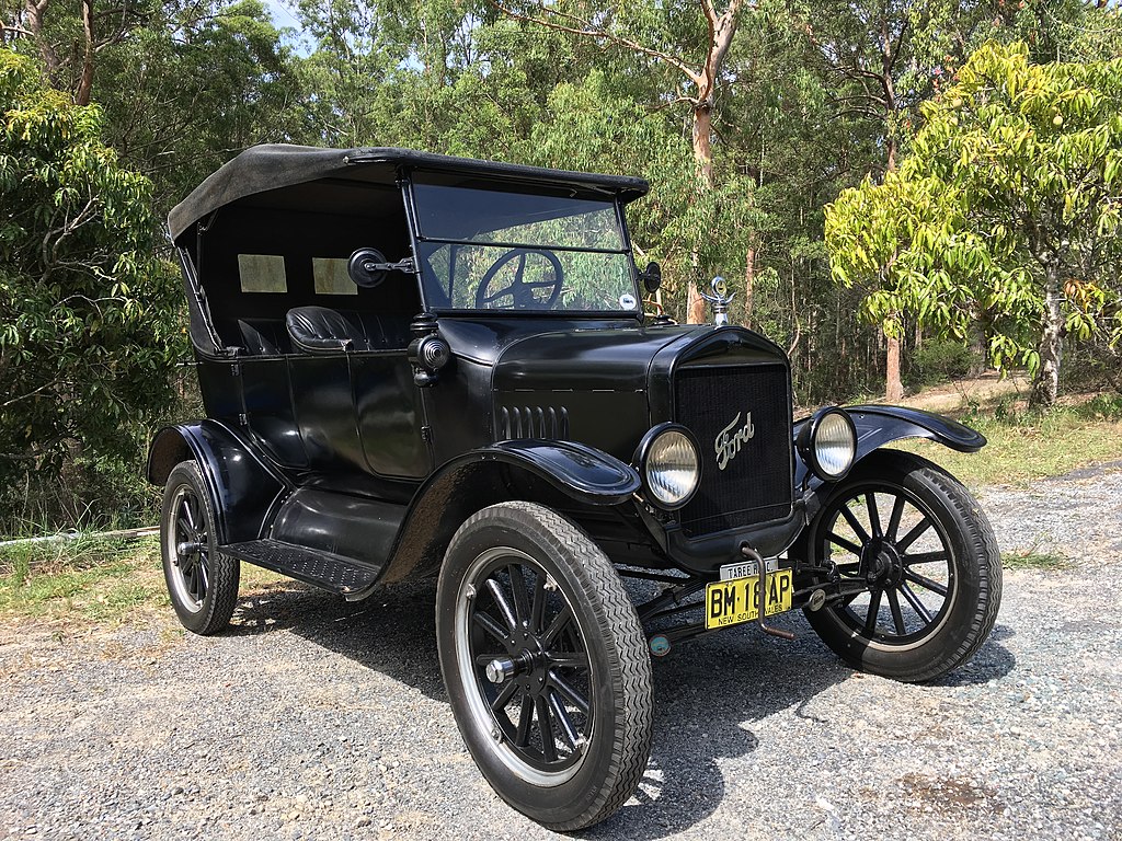 1925_ford_model_t_touring.jpg