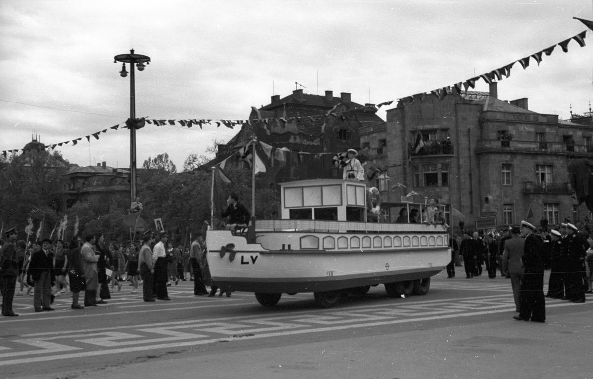 1947.jpg