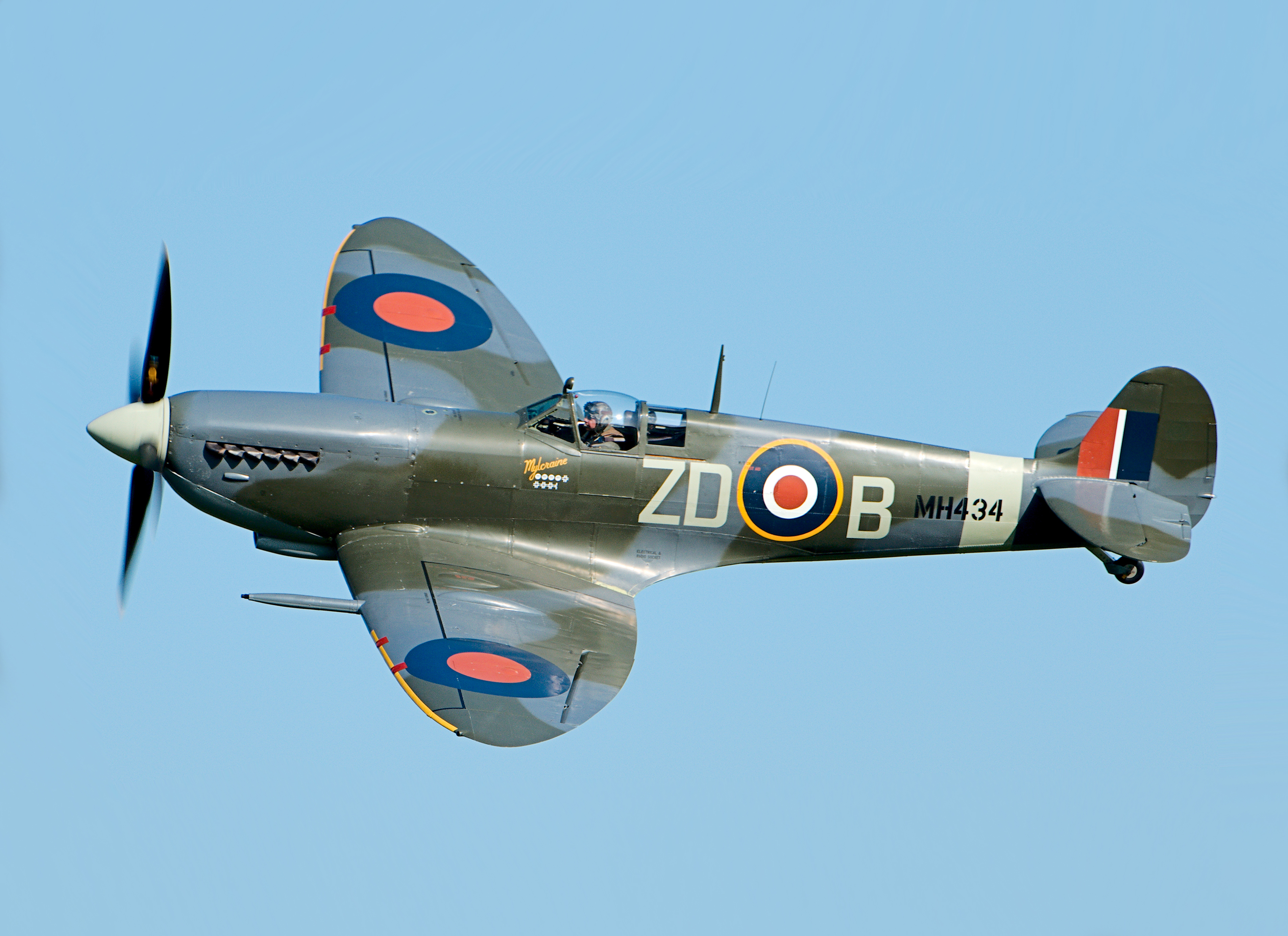 spitfire_season_premiere_airshow_2018_cropped.jpg