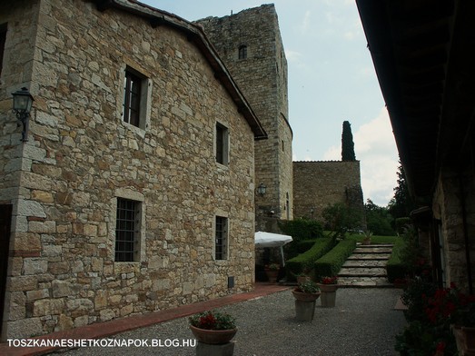 Castello Di Tornano_2.JPG