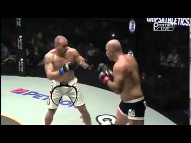 TD|MMA: Ebben a videóban emberfejekkel fociznak