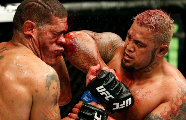 120613-ufc-mark-hunt-elbows-antonio-bigfoot-silva-ahn-pi-620x400.jpg