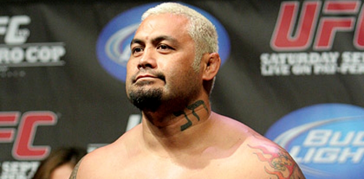 33-mark-hunt-ufc-119_weigh-750x370.jpg