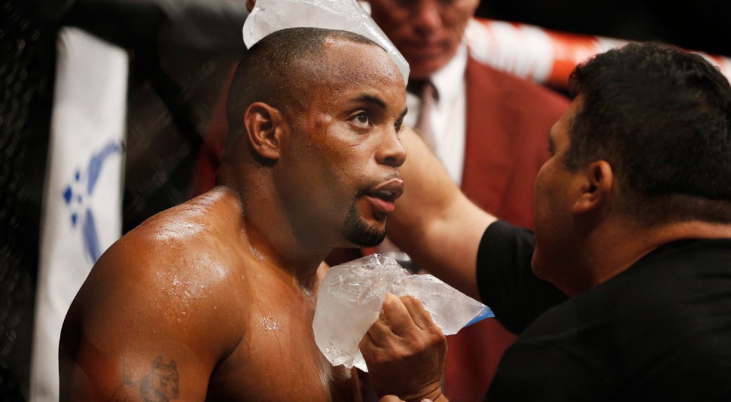 cormier_daniel_injured-1040x572.jpg