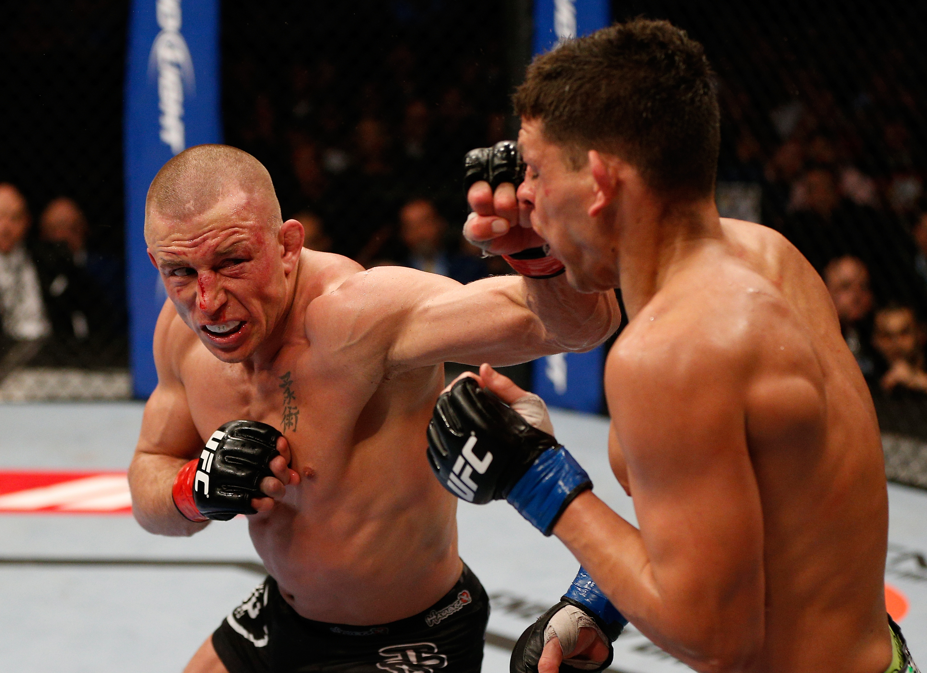 Georges St-Pierre vs. Nick Diaz. A UFC váltósúlyának legvártabb meccse, mely rengeteg trash talk, egy elszabotált sajtókonferencia, és az ezt követő meccslefújás után végre 2013. márciusában, a UFC 158-on jött össze. Ennek a bunyónak viszont nagyobb volt a füstje, mint a lángja, GSP sima meccsen, egyhangú pontozással győzte le Diazt, és védte meg a bajnoki övét.