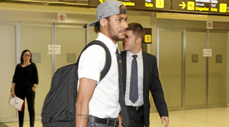 neymar-arriving-at-the-barcelona-el-prat-airport.jpg