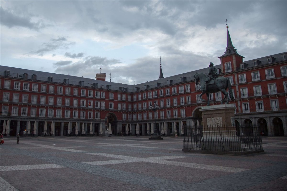 plaza-mayor-de-madrid-espana_9bffb910_1200x799.jpg