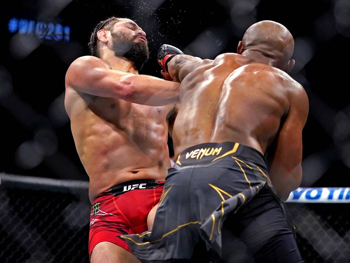 ufc-261-kamaru-usman-noquea-con-brutalidad-a-jorge-masvidal.jpg