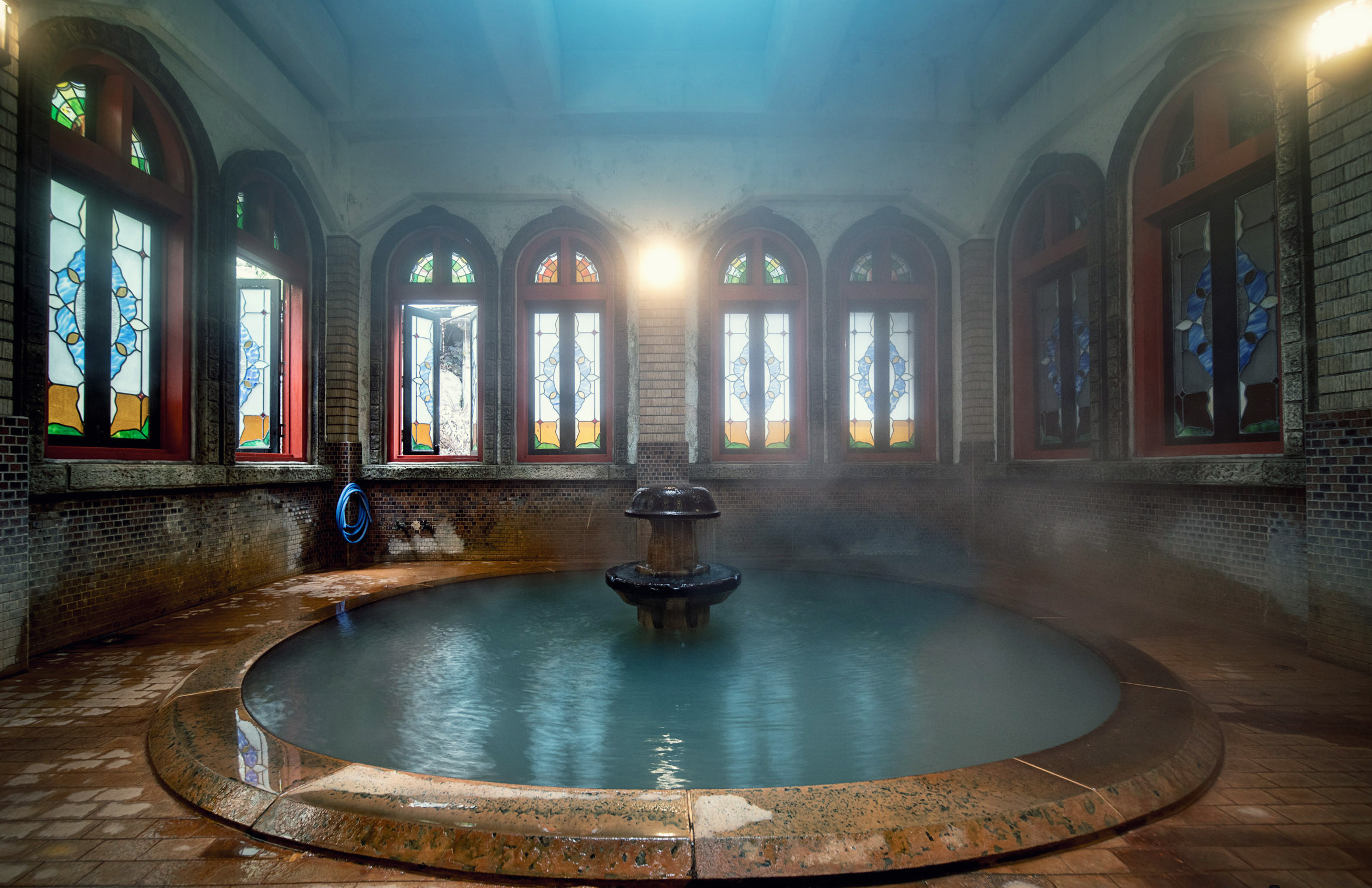 A római fürdő ihlette medence