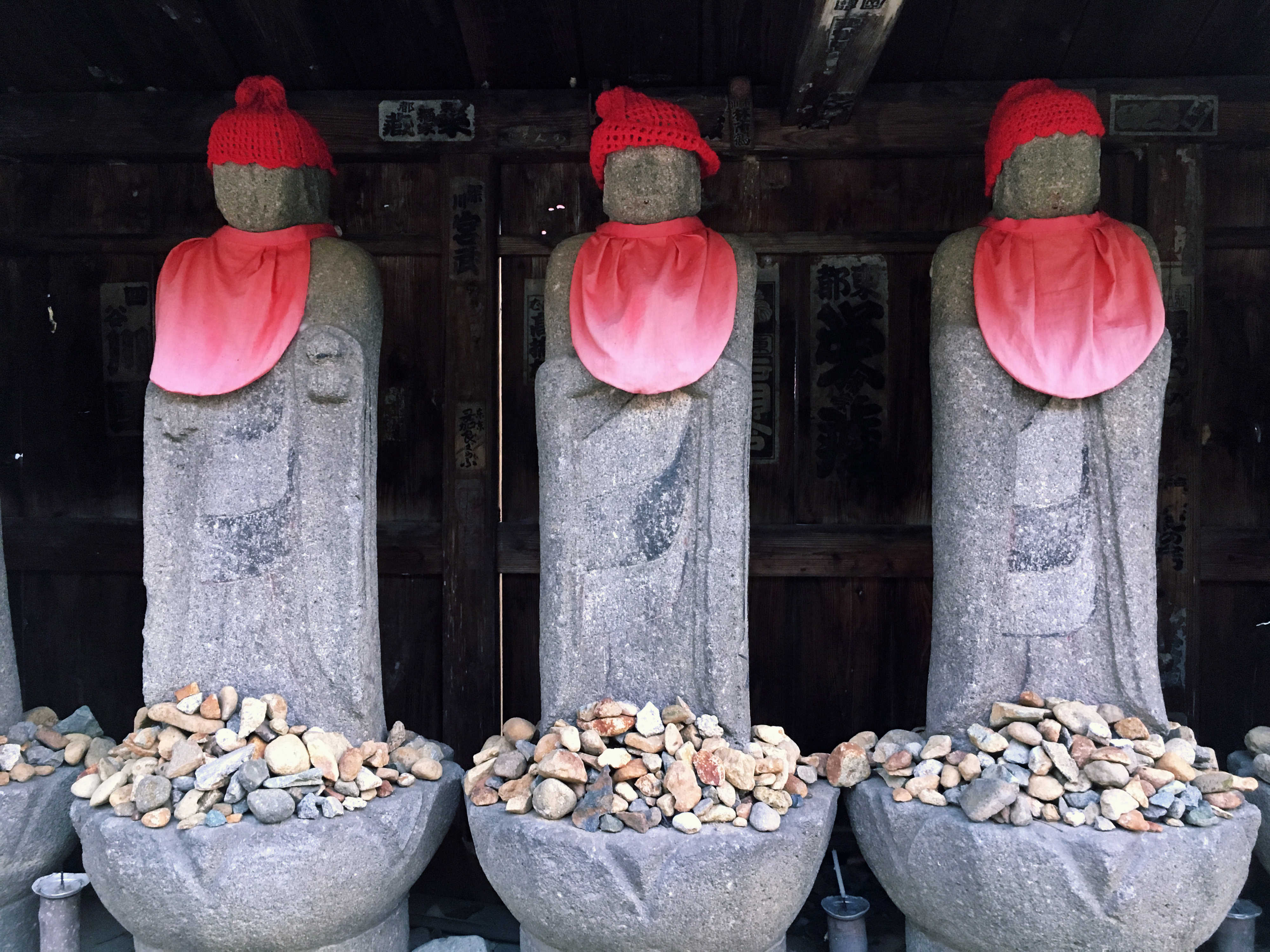 Ojizosama szobrok