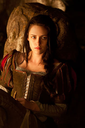 snow-white-huntsman-kristen-stewart9.jpg