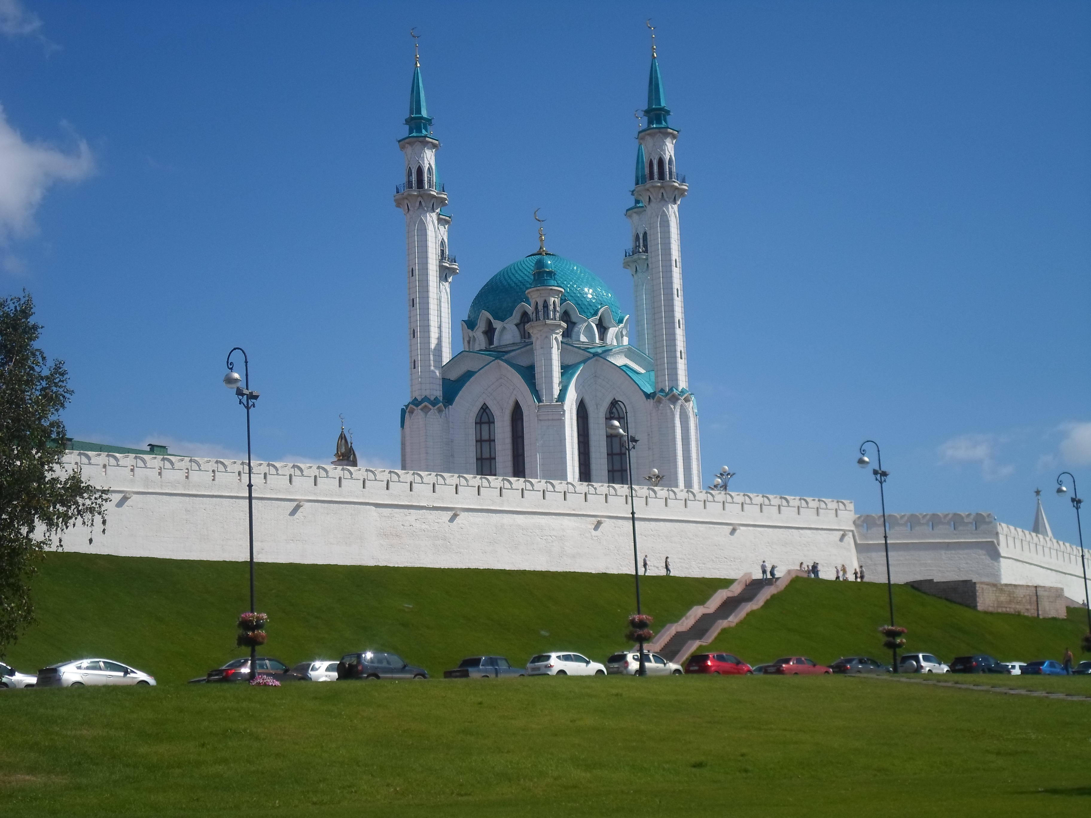 A mecset a dombon