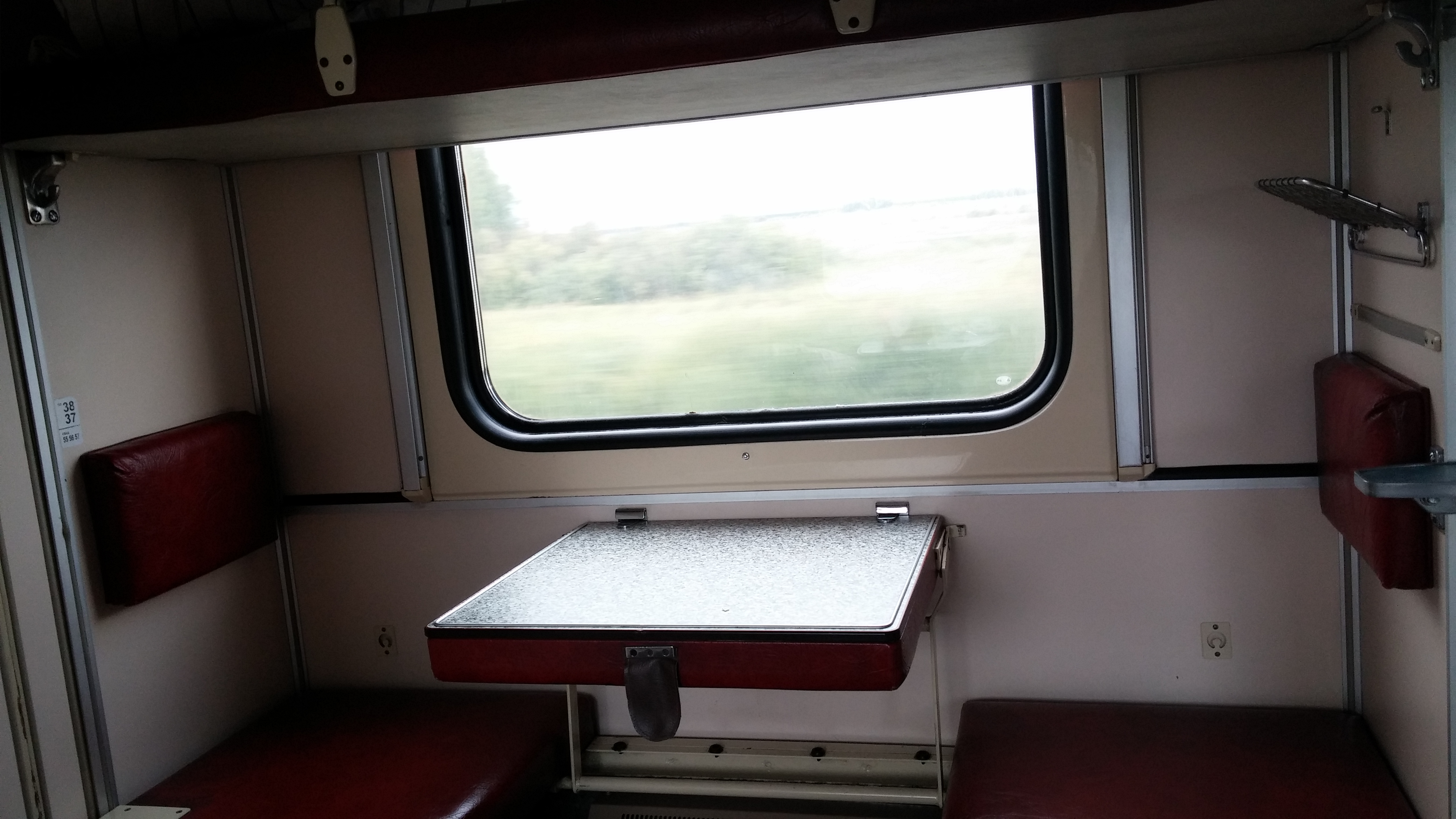 Oldalsó ülések a vonaton