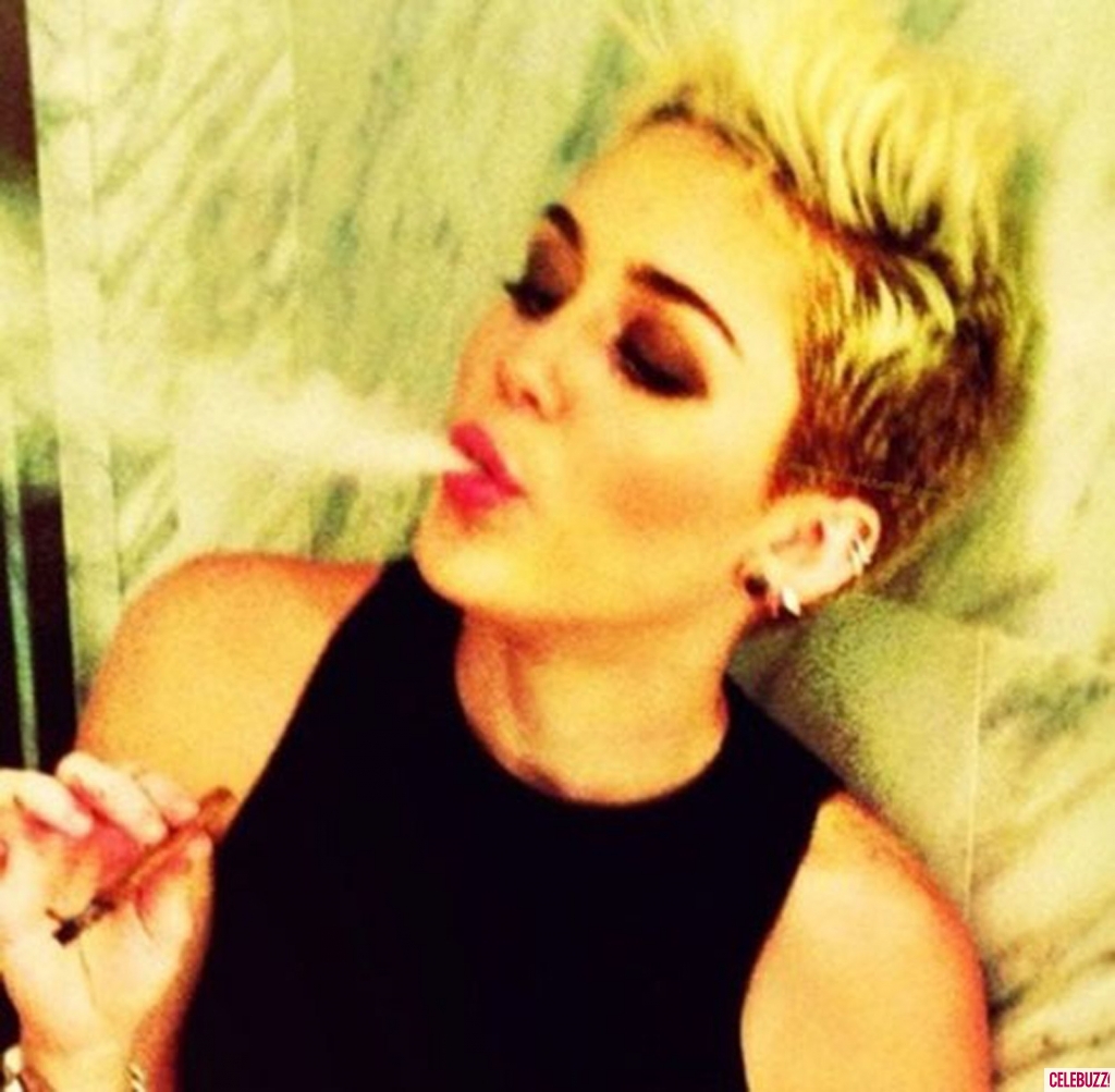 Miley-Cyrus-Selfies-36-1024x1003.jpg