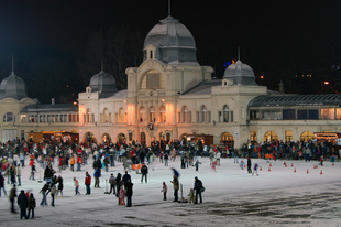 Európa legöregebb műjégpályája, a Városligeti Műjégpálya/Europe’s oldest Ice Rink in the City Park Budapest