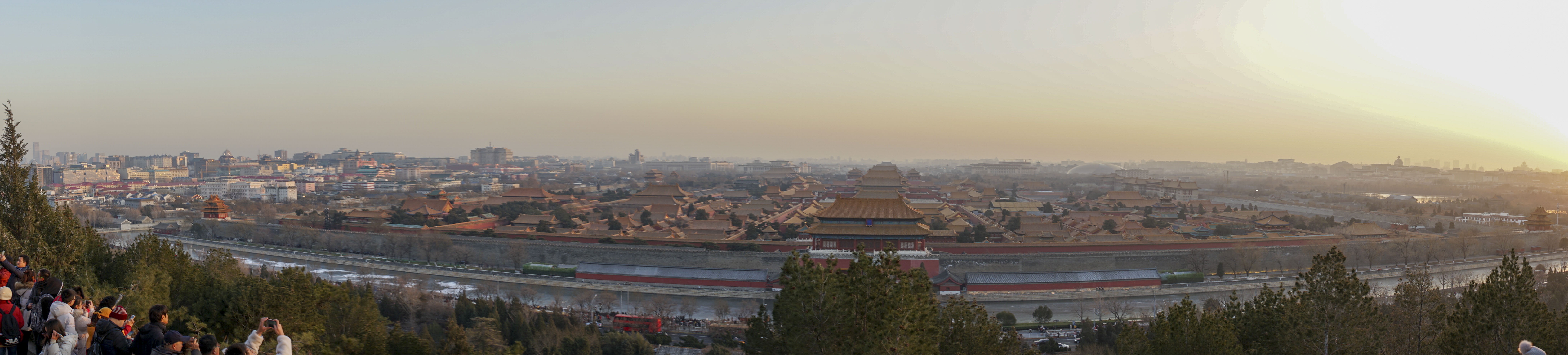 Pekingi naplemente a Csingsan parkból