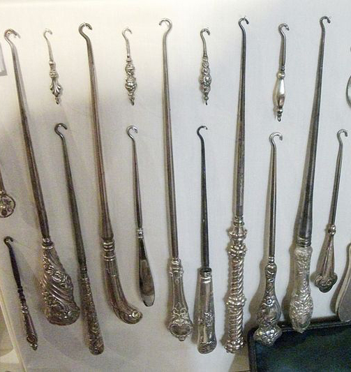 silverhandledbuttonhooks_bedfordmuseum.JPG