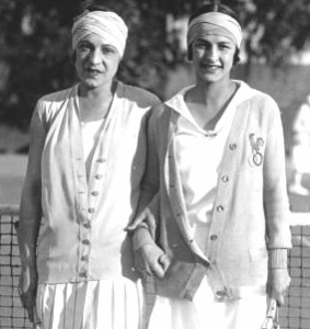 suzanne_lenglen_julie_vlasto_1926-tennis-sweaters-skirts.jpg