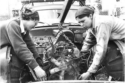 car-repair-women-3.png