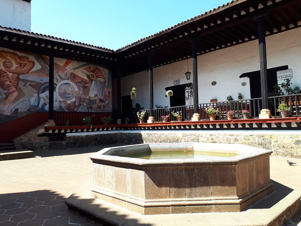 casadelos11patios.jpg