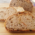 Aszalt paradicsomos-olivabogyós-kakukkfüves félbarna kenyér