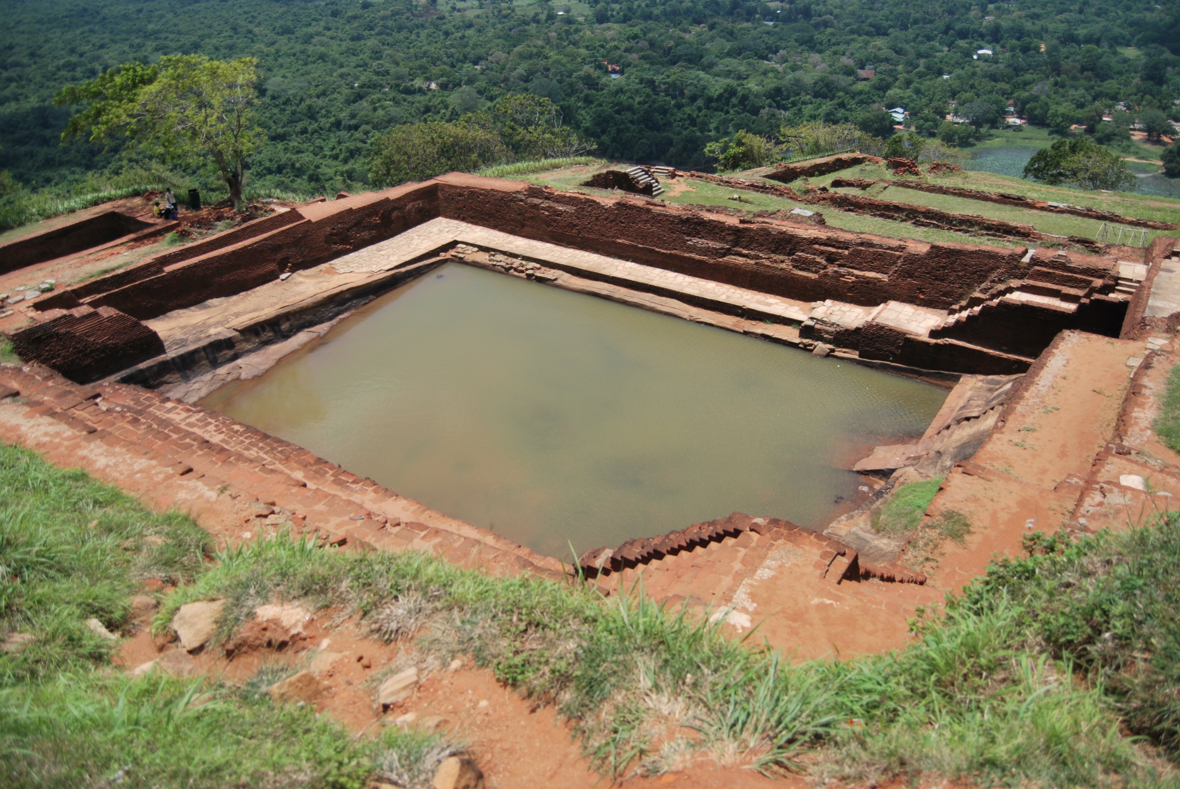 Víztározó a Sigiriya egyik teraszán