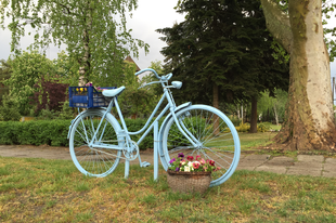 A biciklik és virágok faluja: Tázlár