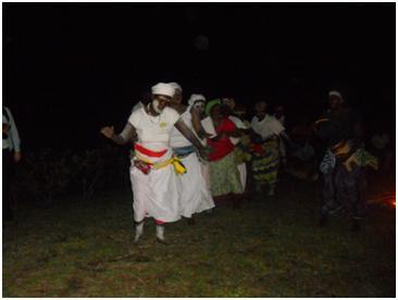 4. Kép Helyi asszonyok törzsi tánca a Lopé Nemzeti Parkban.JPG
