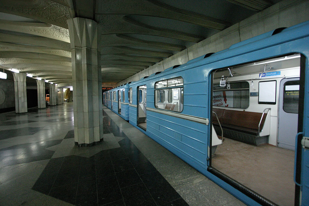 1024px-tashkent_metro_drushbanarod.jpg