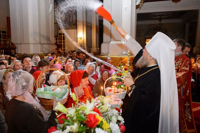 Служба в храме на Пасху