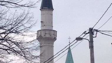 A Hét Testvér Mecset és a Szent Antal Templom