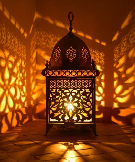 A marokkói lámpások varázslatos fénye