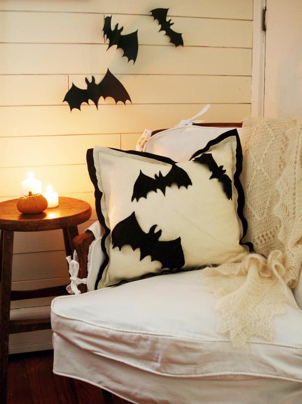 original_marian-parsons-halloween-pillow-beauty-2_s3x4_jpg_rend_hgtvcom_616_822.jpeg