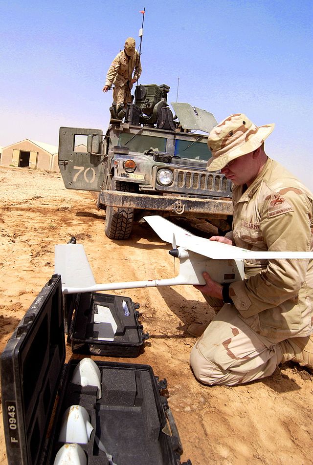 640px-raven_uav_w_humvee.jpg