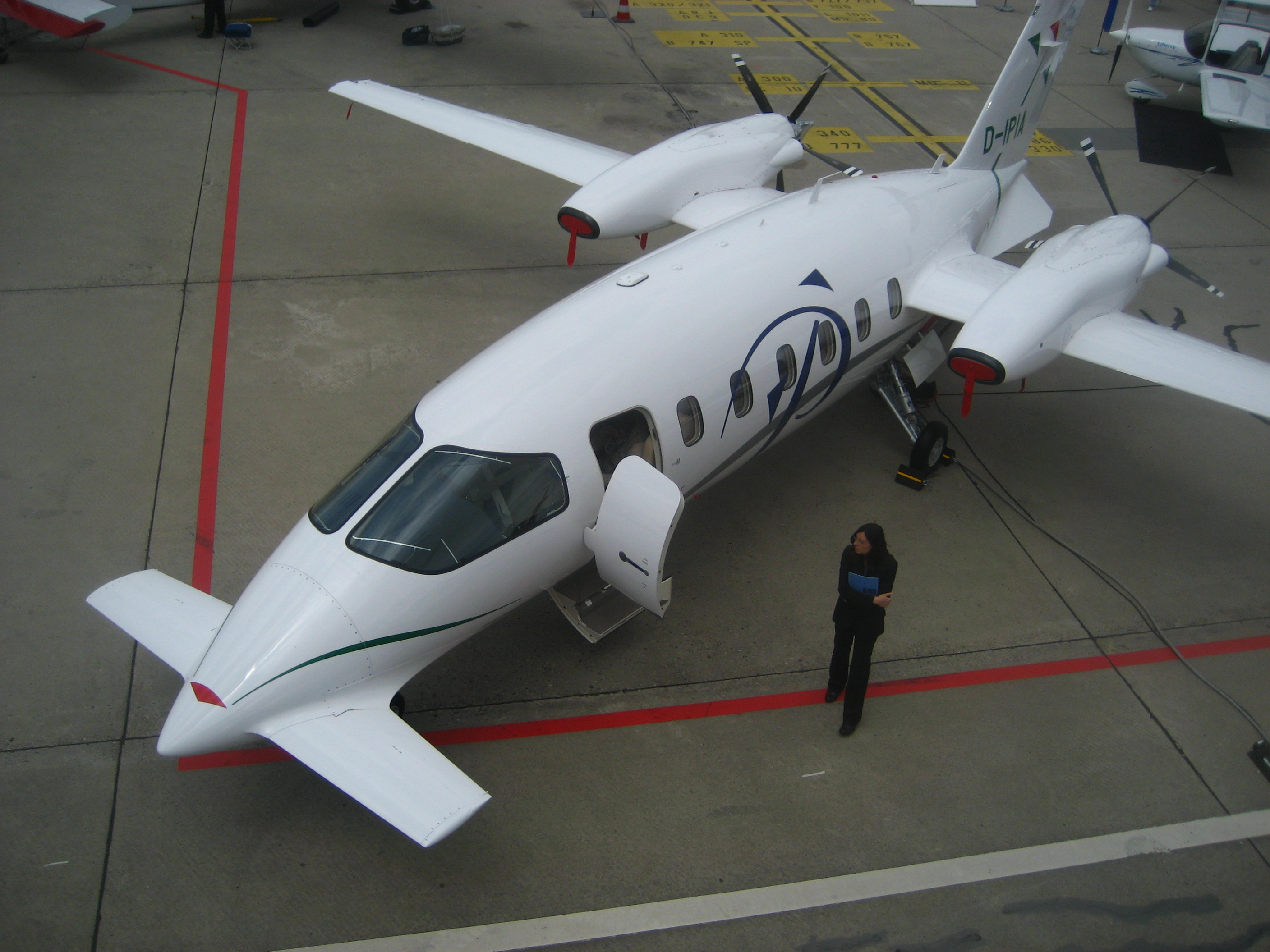 piaggio_p180_business_turboprop.jpg