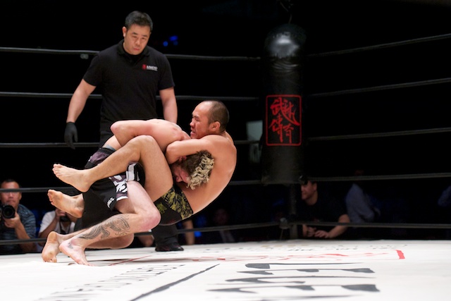 zhang-tiequan-guillotine-choke-daniel-digby.jpg